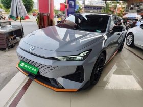 长安UNI-V 2024款 1.5T 尊贵运动型