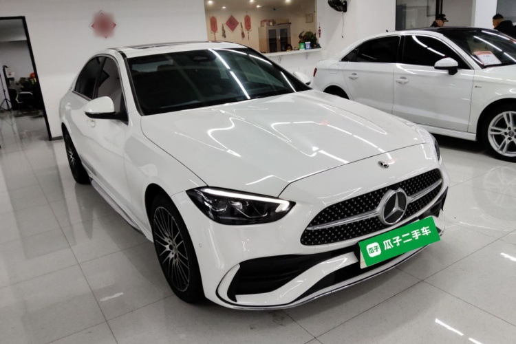 奔驰C级 2023款 改款 C 200 L 运动版车身外观3