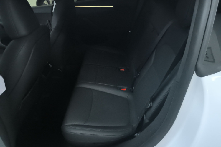 特斯拉 Model Y 2025款 长续航全轮驱动版中控内饰7004