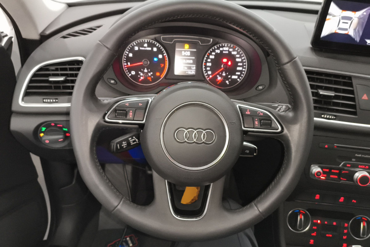 奥迪Q3 2018款 30周年年型 30 TFSI 时尚型中控内饰13