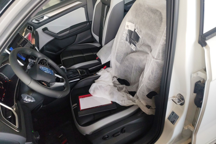 大众 T-ROC探歌 2025款 改款二 300TSI DSG两驱星光版中控内饰19