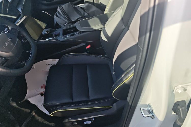 领克06 2023款 Remix 1.5T 劲Halo中控内饰19