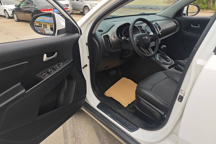 起亚 智跑 2016款 2.0L 自动两驱版GL中控内饰20