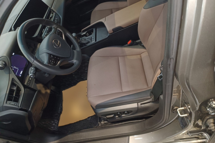 雷克萨斯ES 2022款 300h 卓越版局部细节19