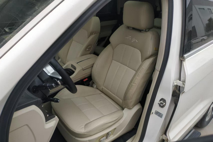 众泰T800 2018款 2.0T 自动尊贵智联型 7座局部细节19