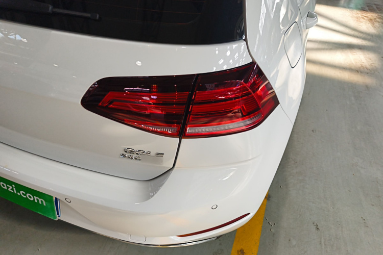 大众 高尔夫 2020款 挚爱版 280TSI DSG舒适型车身外观9