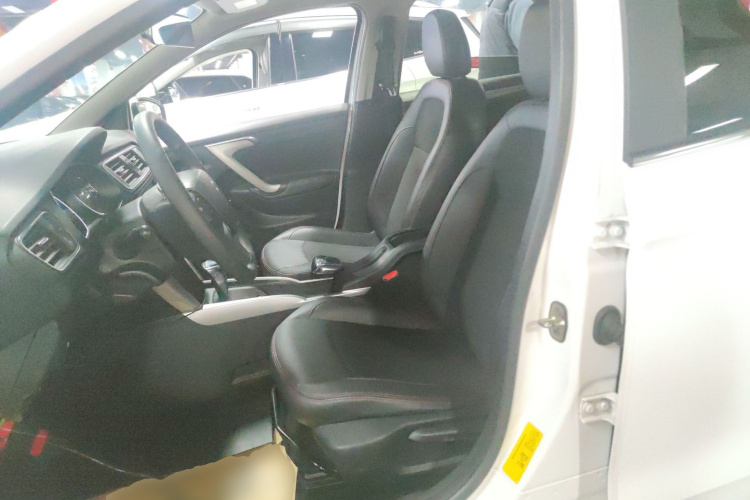 雪铁龙C3-XR 2015款 1.6L 自动先锋型局部细节19