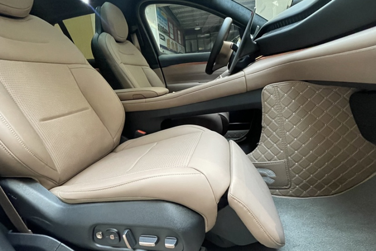 蔚来ES6 2024款 75kWh中控内饰7011