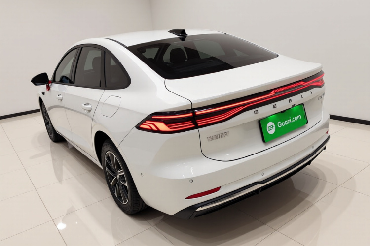 吉利银河 银河A7 2025款 EM-i 70km 豪享版车身外观5