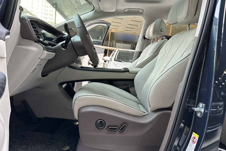 腾势D9 2022款 DM-i 970 四驱旗舰型中控内饰7001