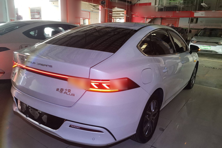 比亚迪 秦PLUS 2024款 荣耀版 EV 510KM领先型车身外观7