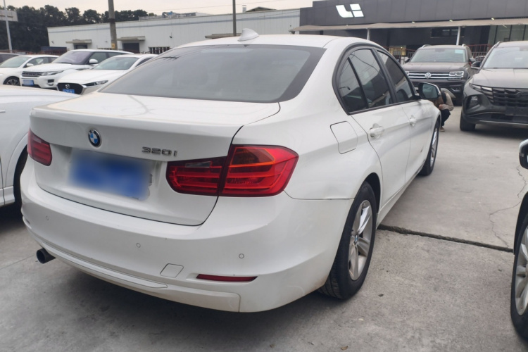 宝马3系 2014款 320i 进取型车身外观7