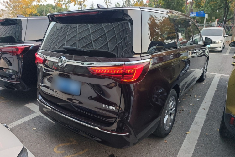 别克GL8 2020款 Avenir艾维亚 七座亲礼版车身外观7