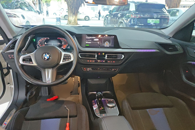 宝马2系(进口) 2021款 225i 四门轿跑车 M运动曜夜套装中控内饰7002