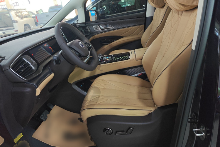 腾势D9 2024款 DM-i 1050 尊享型中控内饰19