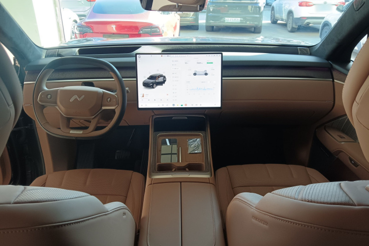 乐道L90 2025款 Max 六座版中控内饰7002