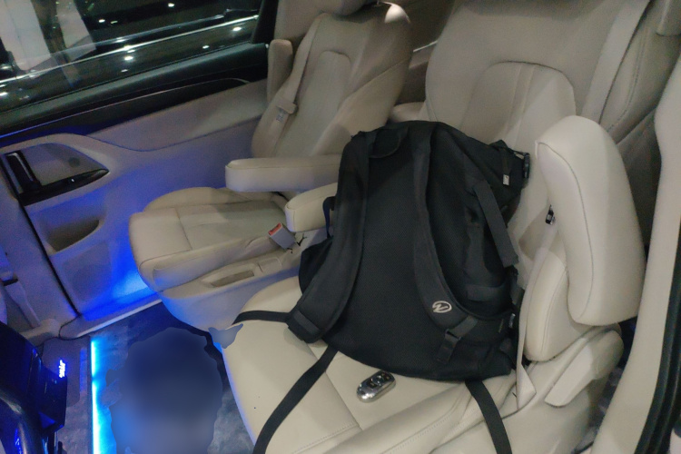 别克GL8 2023款 ES陆尊 舒适型中控内饰21