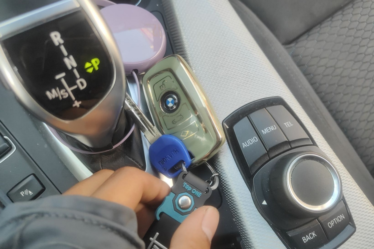 宝马3系 2017款 320i M运动型中控内饰7001