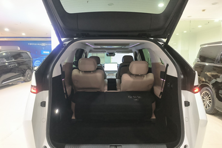 小鹏X9 2024款 702超长续航Max机舱底盘23