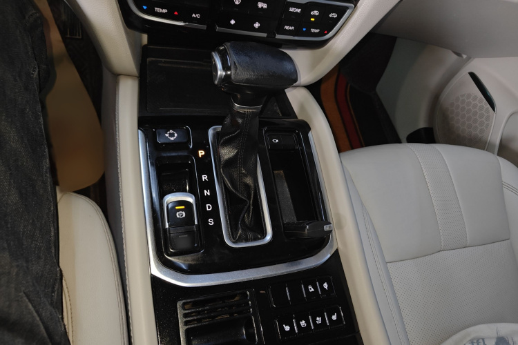 广汽传祺 传祺GS8 2017款 320T 两驱豪华智联版（七座）局部细节18