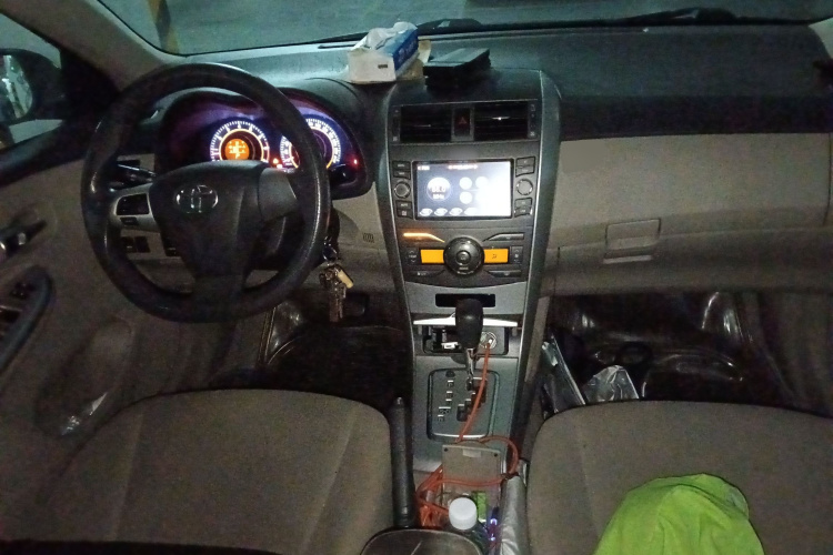 丰田 卡罗拉 2012款 炫装版 1.8L CVT GL-i中控内饰12