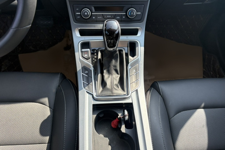 吉利汽车 帝豪 2020款 1.5L CVT向上版中控内饰7002