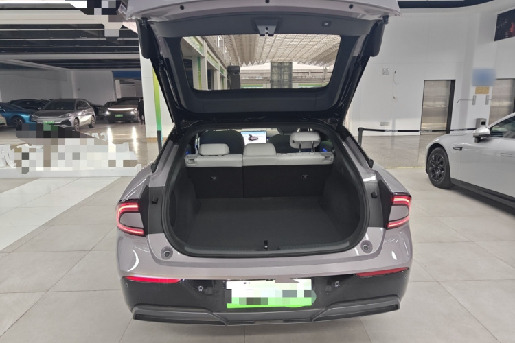 小鹏P7+ 2024款 长续航 Max机舱底盘23