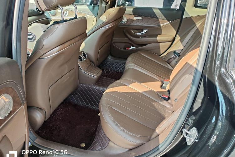 奔驰E级新能源 2023款 E 350 e L 插电式混合动力轿车中控内饰7003