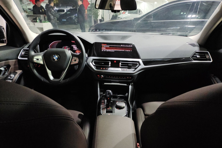 宝马3系 2020款 320i 运动套装中控内饰12