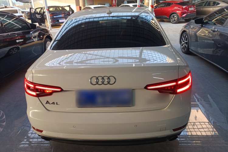 奥迪A4L 2018款 30周年年型 40 TFSI 进取型车身外观6
