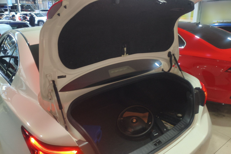 英菲尼迪Q50 2014款 3.7L 舒适版机舱底盘23