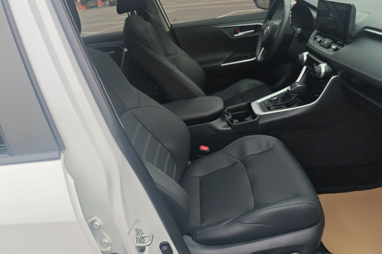 丰田 威兰达 2023款 双擎 2.5L E-CVT四驱尊贵版局部细节41