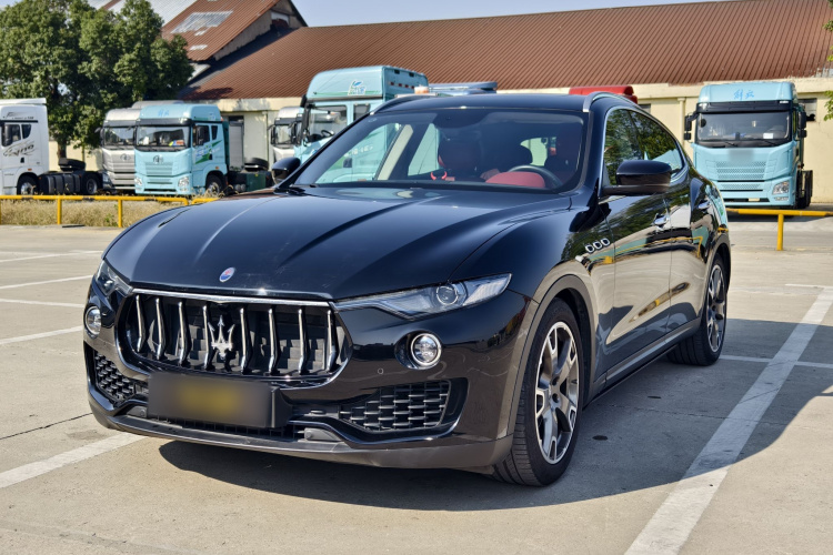 玛莎拉蒂 Levante 2016款 3.0T 标准型车身外观1