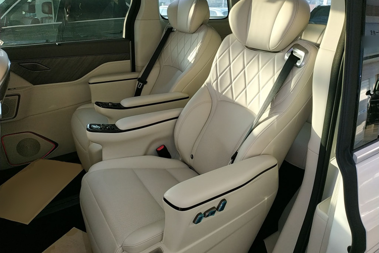 魏牌 高山 2025款 四驱高山8中控内饰21