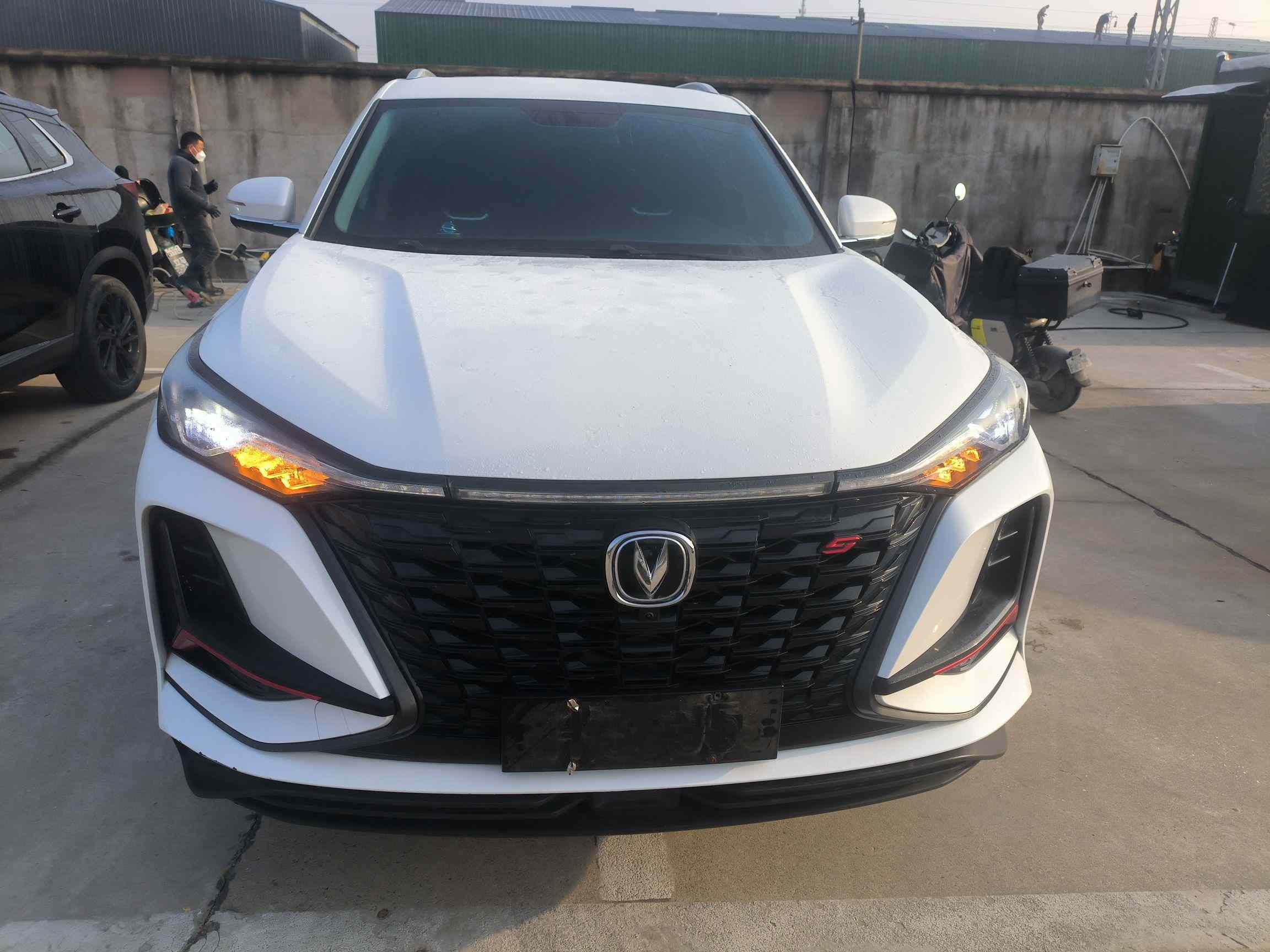长安CS75 PLUS 2022款 经典版 1.5T 自动先锋型(1)