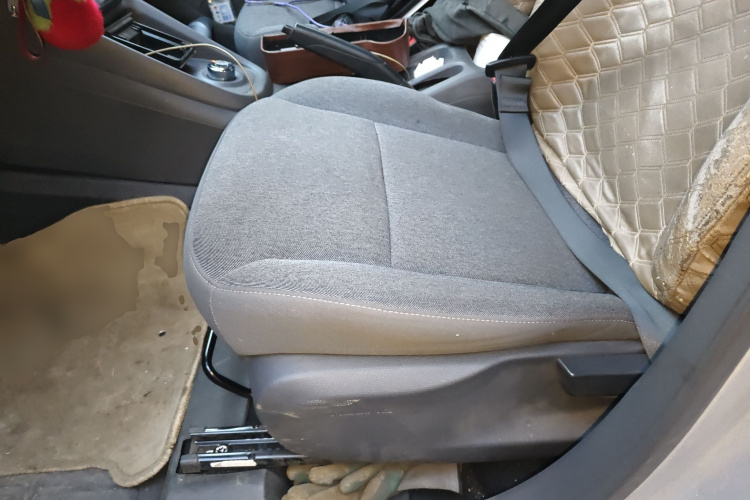 五菱汽车 五菱宏光新能源 2024款 纯电版 300KM 实用型中控内饰19