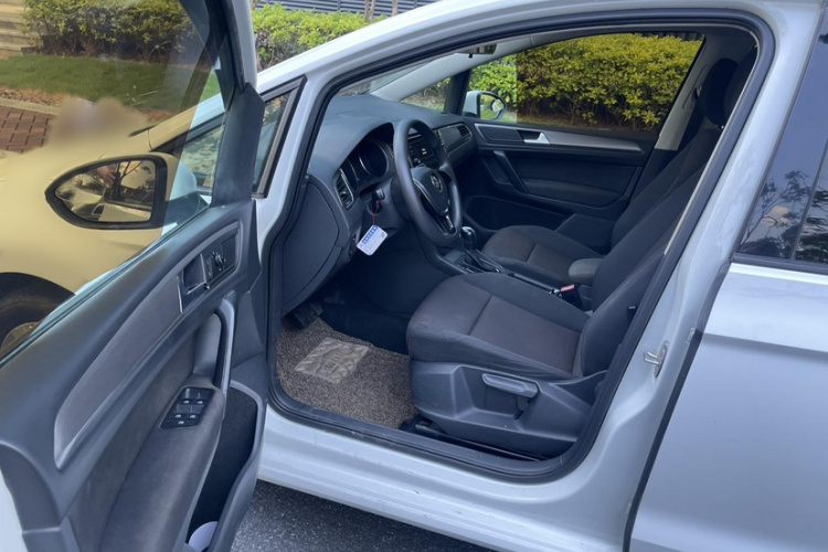 大众 高尔夫·嘉旅 2016款 1.6L 自动舒适型局部细节19