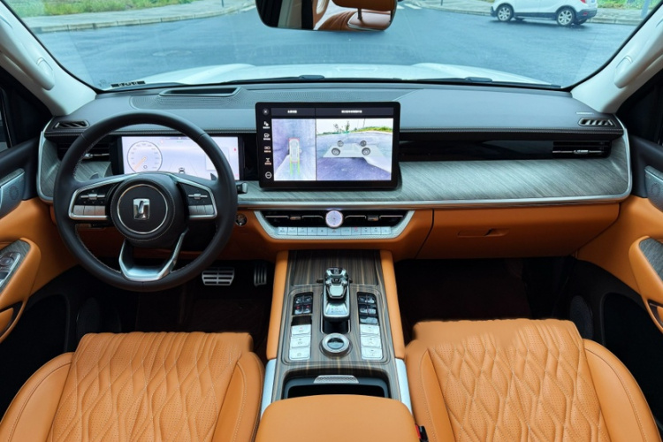 坦克500 2022款 3.0T 运动版 造境型 5座中控内饰7001