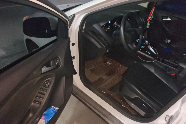 福特 福克斯 2017款 两厢 1.6L 自动舒适型智行版中控内饰7003