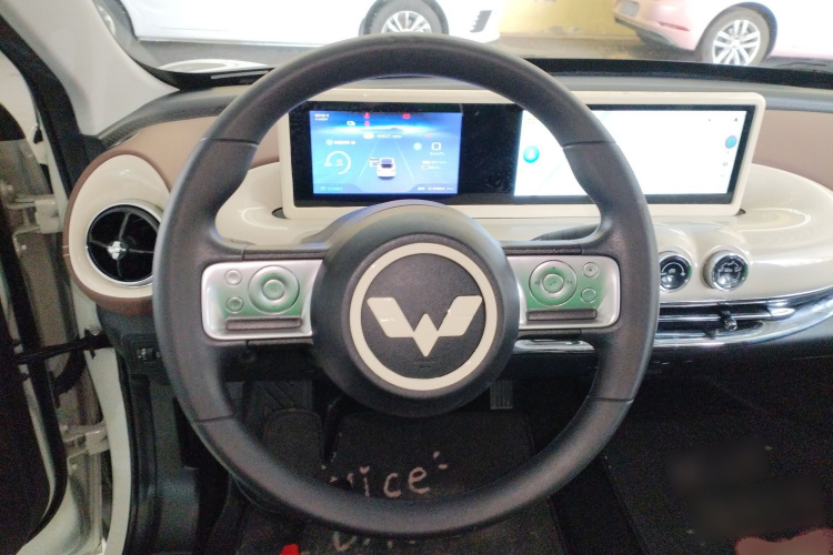 五菱汽车 五菱缤果 2023款 333km 悦享款中控内饰13