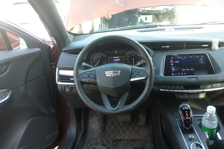 凯迪拉克XT4 2021款 28T 两驱领先型中控内饰13