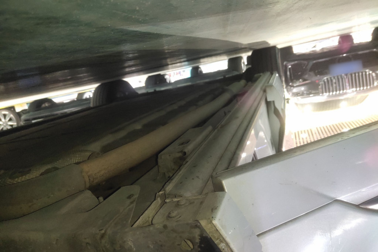 腾势D9 2022款 DM-i 970 四驱尊荣型局部细节9001