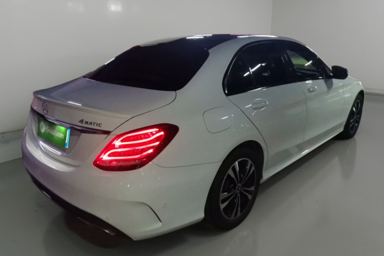 奔驰C级 2017款 改款 C 200 运动版车身外观7