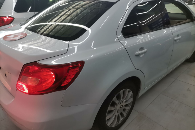 铃木 凯泽西 2011款 2.4L 两驱CVT标准版车身外观6005