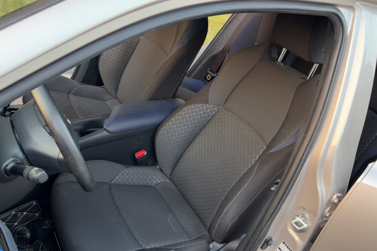 丰田C-HR 2021款 2.0L 舒适版局部细节19