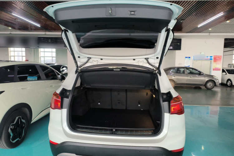 宝马X1 2019款 sDrive18Li 时尚型机舱底盘23