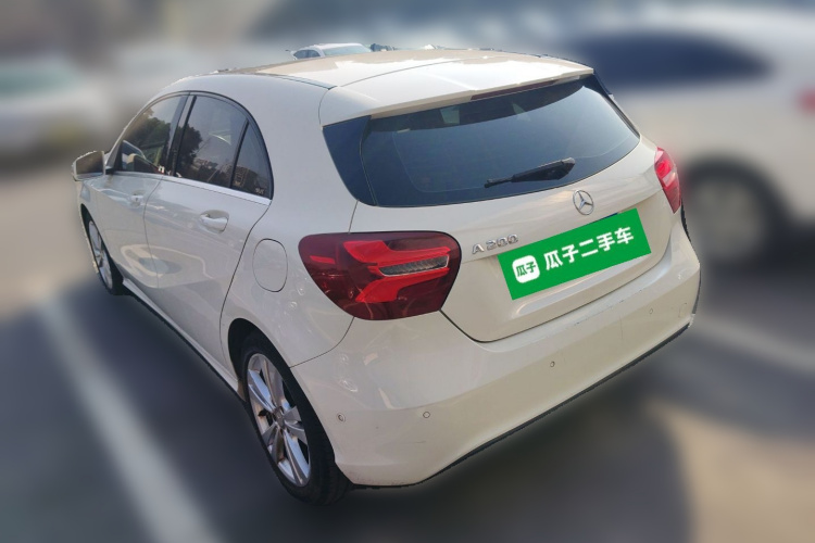 奔驰A级(进口) 2016款 A 200 动感型车身外观5