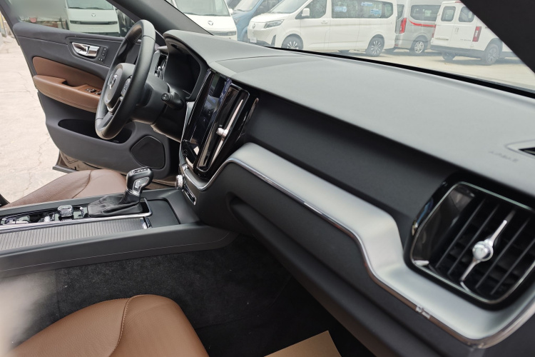 沃尔沃XC60 2021款 T5 四驱智逸豪华版中控内饰7006
