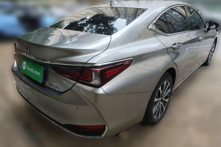 雷克萨斯ES 2022款 200 卓越版车身外观7