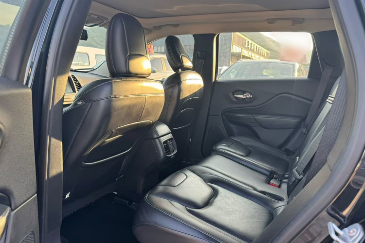 Jeep 自由光 2016款 2.0L 优越版中控内饰7006